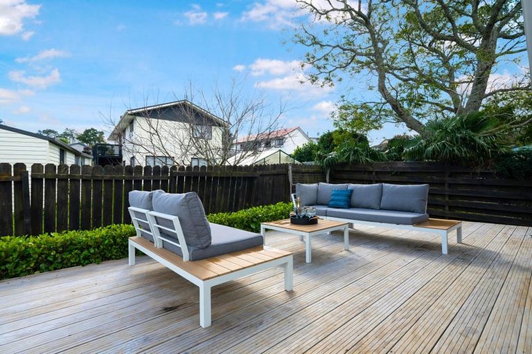 Photo of property in 1/14 Moxham Grove, Massey, Auckland, 0614