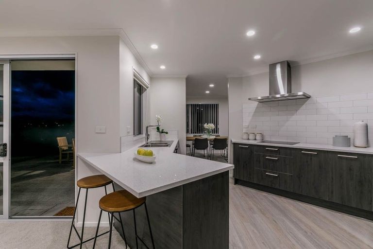 Photo of property in 36 Nimstedt Avenue, Oteha, Auckland, 0632