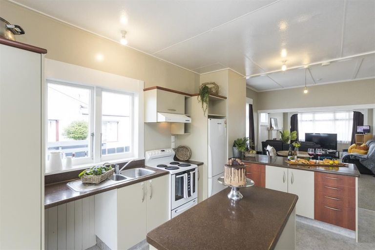 Photo of property in 28 Hair Street, Marton, 4710