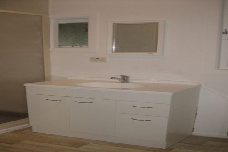 Photo of property in 12 Korotaha Terrace, Rothesay Bay, Auckland, 0630