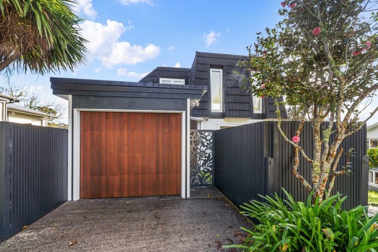 Photo of property in 1/16 Noall Street, Te Atatu Peninsula, Auckland, 0610