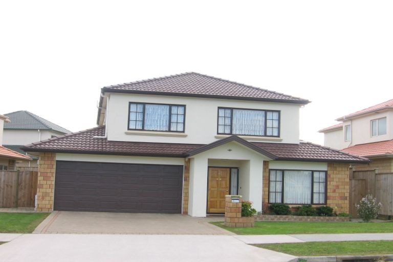 Photo of property in 16 Cyril French Drive, Flat Bush, Auckland, 2016