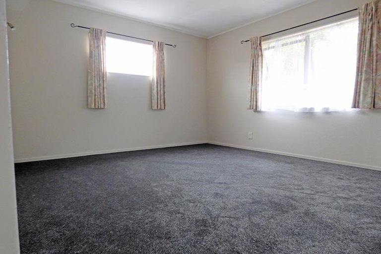 Photo of property in 1/8 Woodside Road, Massey, Auckland, 0614