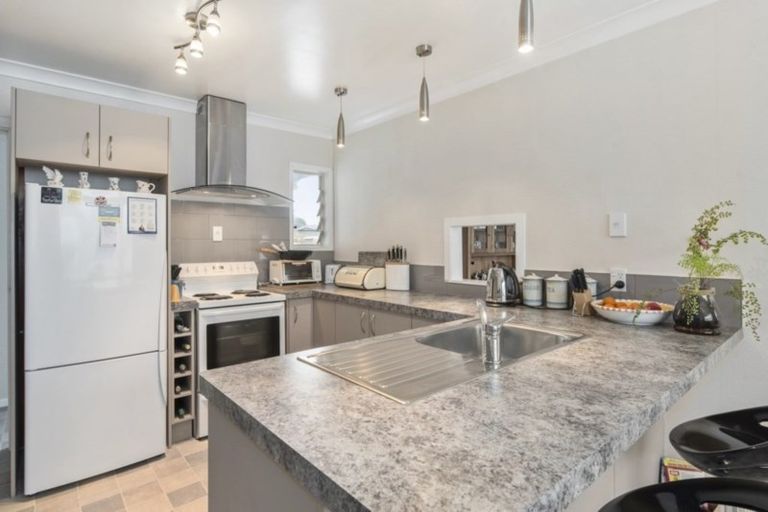 Photo of property in 137 Bartholomew Road, Levin, 5510