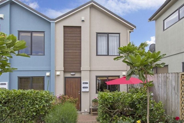Photo of property in 31 Spalding Rise, Golflands, Auckland, 2013