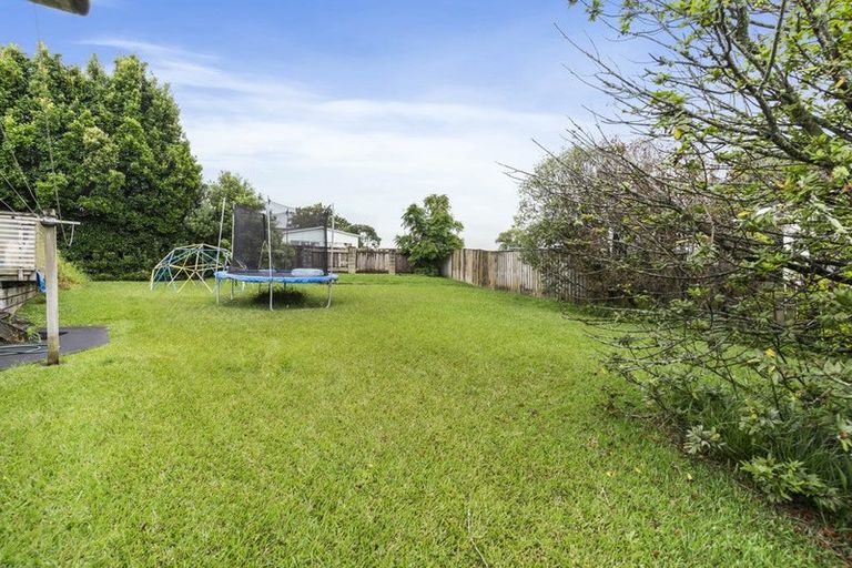 Photo of property in 17 Roick Parade, Glen Eden, Auckland, 0602