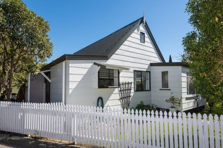 Photo of property in 2/49a Main Road, Redcliffs, Christchurch, 8081