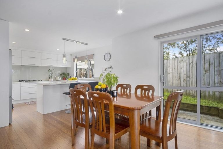 Photo of property in 32a Bodi Place, Te Atatu South, Auckland, 0610