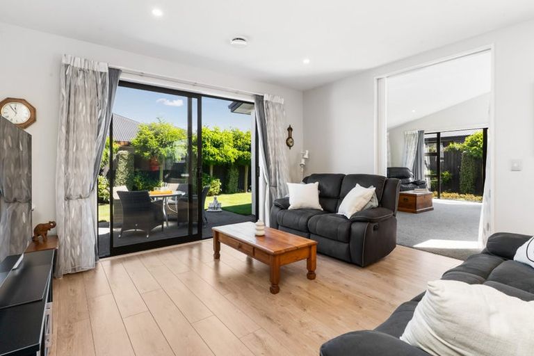 Photo of property in 1 Bargrove Close, Halswell, Christchurch, 8025