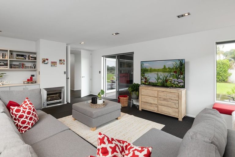 Photo of property in 115 Oriental Parade, Papamoa Beach, Papamoa, 3118