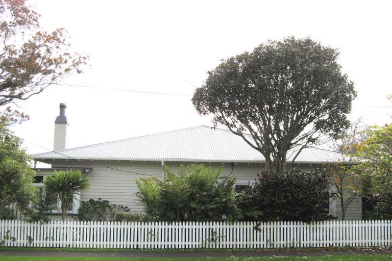 Photo of property in 85 Pendarves Street, New Plymouth, 4310