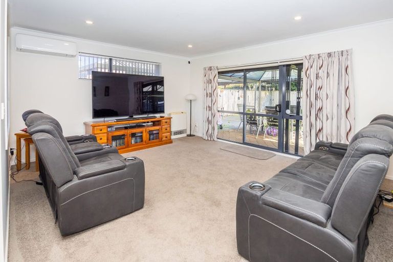 Photo of property in 23 Waiwherowhero Drive, St Andrews, Hamilton, 3200