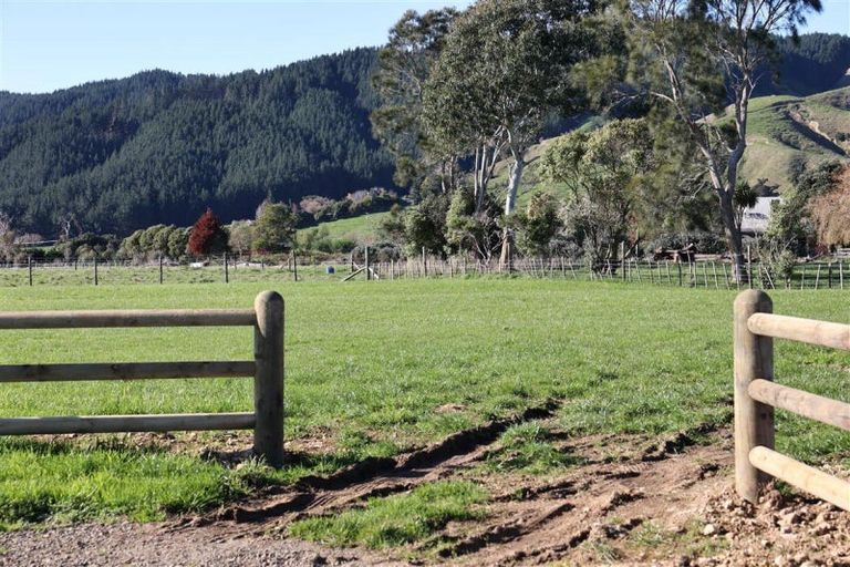 Photo of property in 425 Tararua Road, Levin, 5571