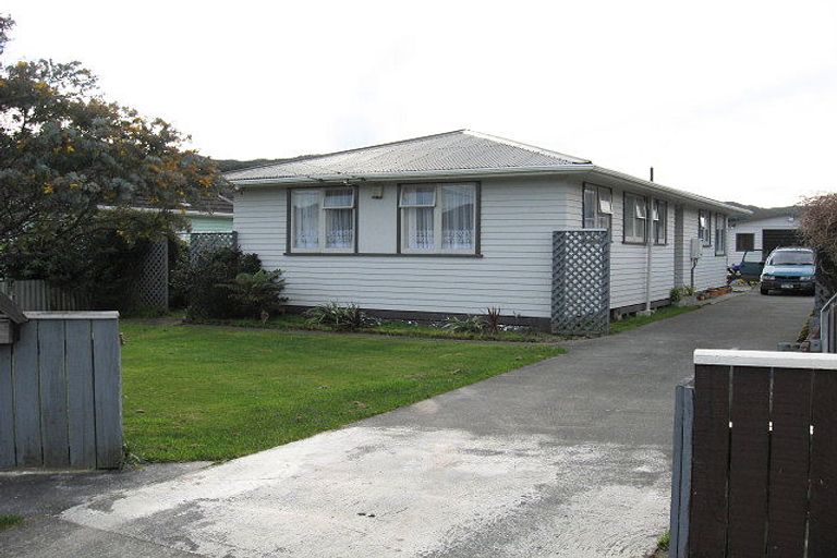 Photo of property in 18 Russell Road, Wainuiomata, Lower Hutt, 5014