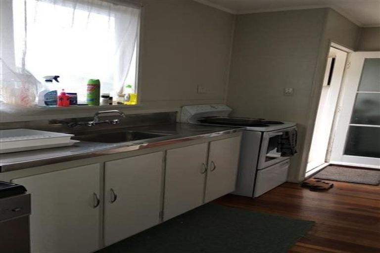 Photo of property in 90 Riverpark Crescent, Henderson, Auckland, 0610