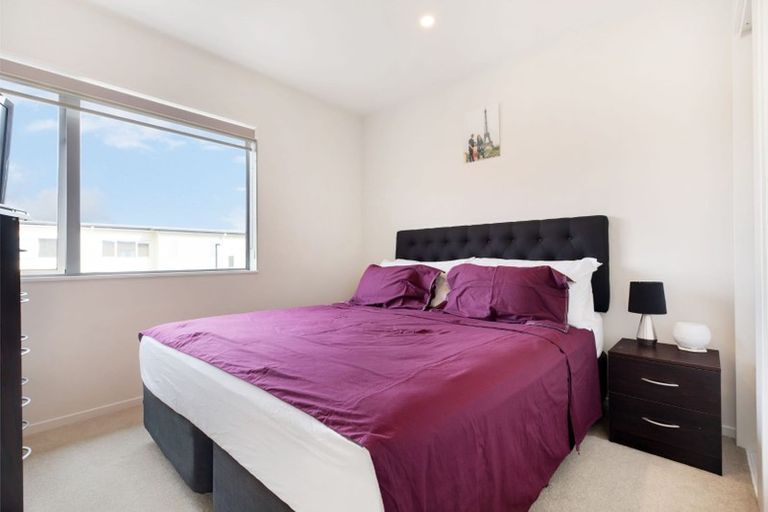 Photo of property in 33/11 Ray Small Drive, Papakura, 2110