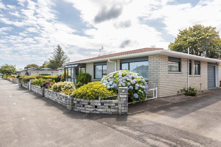 Photo of property in 11 Tukapa Street, Westown, New Plymouth, 4310