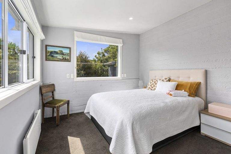 Photo of property in 69 Creswick Terrace, Northland, Wellington, 6012