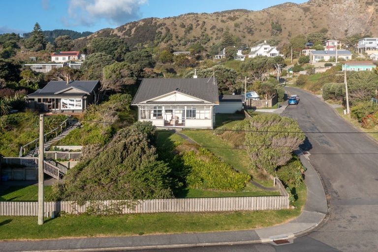 Photo of property in 82 The Parade, Paekakariki, 5034
