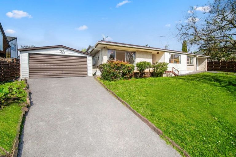 Photo of property in 4 Sirius Place, Botany Downs, Auckland, 2010