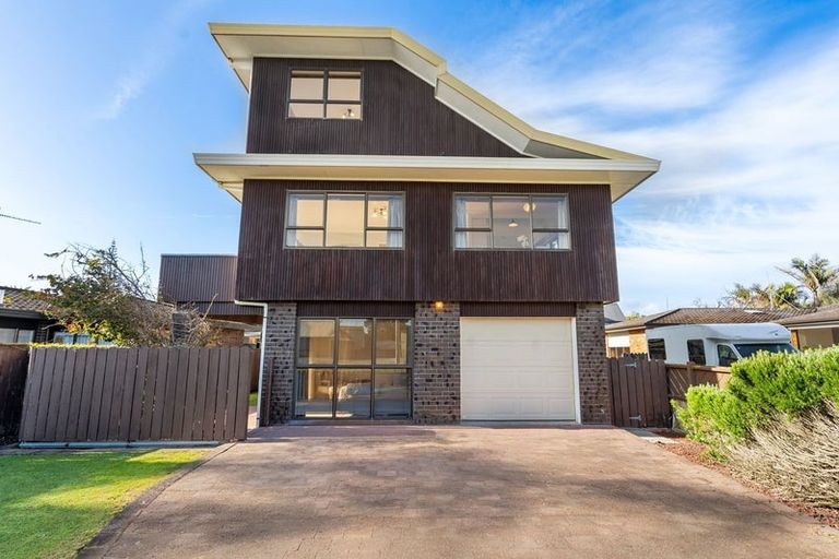 Photo of property in 2 Empire Road, Orewa, 0931