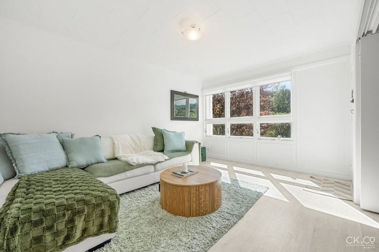 Photo of property in 2/26 Deller Grove, Silverstream, Upper Hutt, 5019