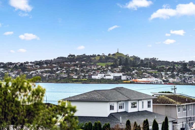 Photo of property in 23 Sullivan Avenue, Mangere Bridge, Auckland, 2022