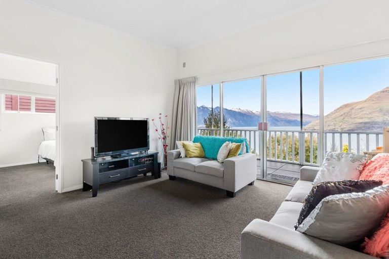 Photo of property in 59a-b Wynyard Crescent, Fernhill, Queenstown, 9300