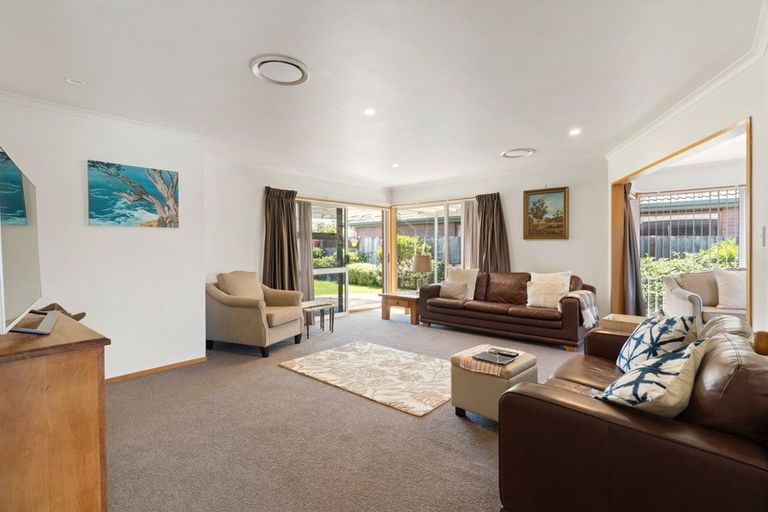 Photo of property in 10 Addison Place, Halswell, Christchurch, 8025