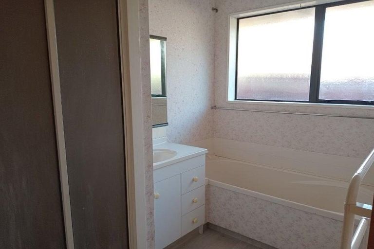 Photo of property in 1/15 Thornhill Place, Sockburn, Christchurch, 8042