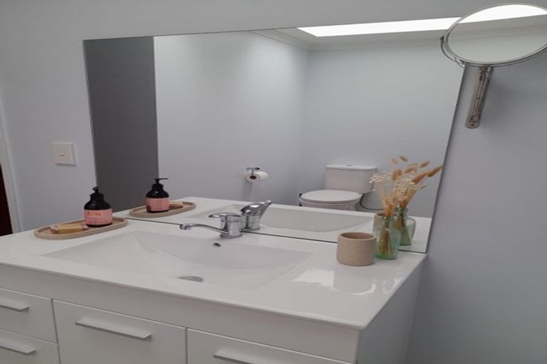 Photo of property in 1/2 Trigg Crescent, Taradale, Napier, 4112