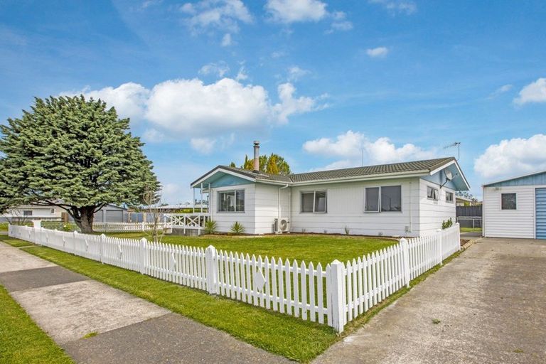 Photo of property in 114 Tait Drive, Greenmeadows, Napier, 4112