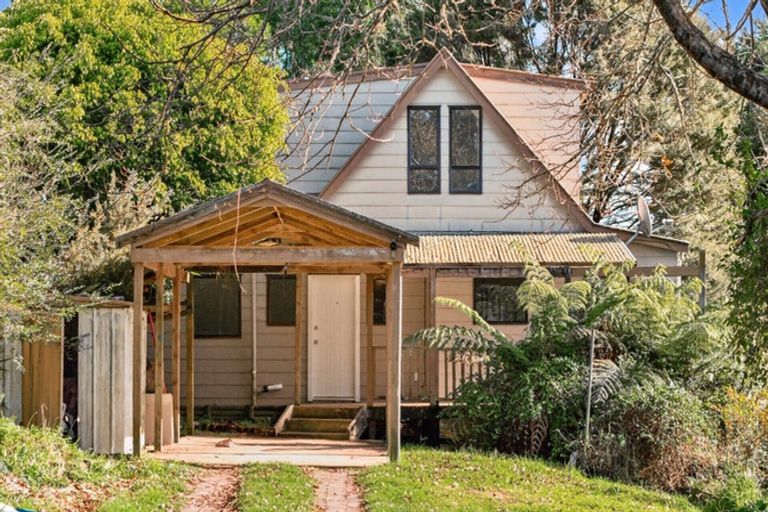 Photo of property in 5 Rangeview Road, Sunnyvale, Auckland, 0612
