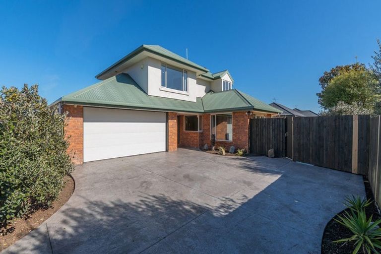 Photo of property in 32a Sawyers Arms Road, Northcote, Christchurch, 8052
