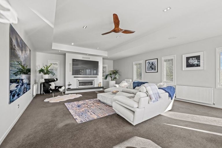 Photo of property in 37 Oakgrove Drive, Rangiora, 7400