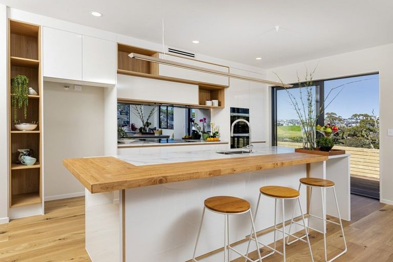 Photo of property in 4 Kina Place, Long Bay, Auckland, 0630