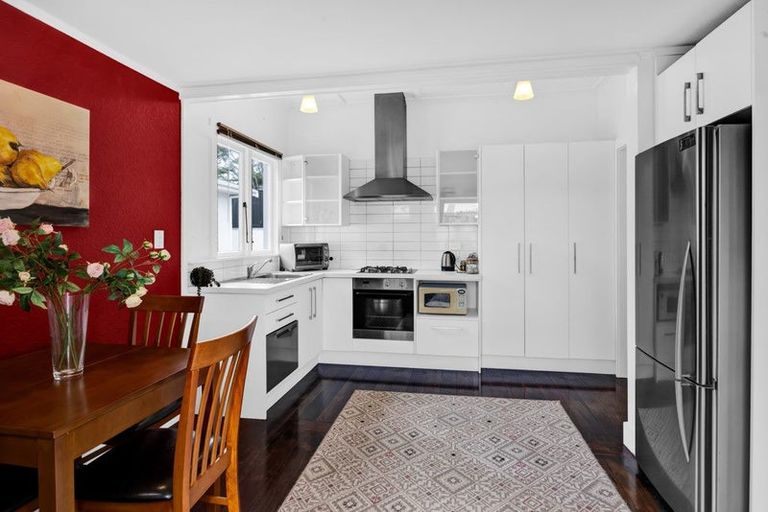 Photo of property in 15b Atiawa Street, Glen Avon, New Plymouth, 4312