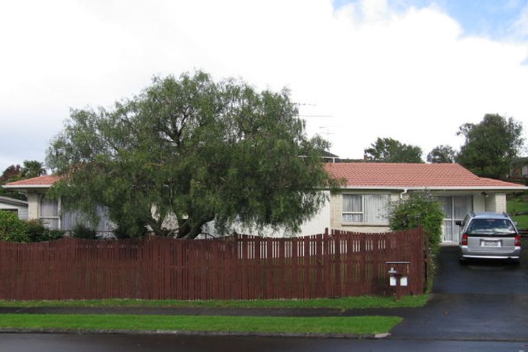 Photo of property in 4 Sirius Place, Botany Downs, Auckland, 2010