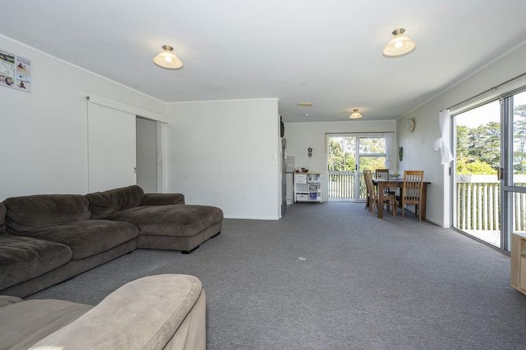Photo of property in 4/23 Luckens Road, West Harbour, Auckland, 0618