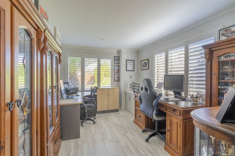 Photo of property in 6 Coral Court, Gulf Harbour, Whangaparaoa, 0930