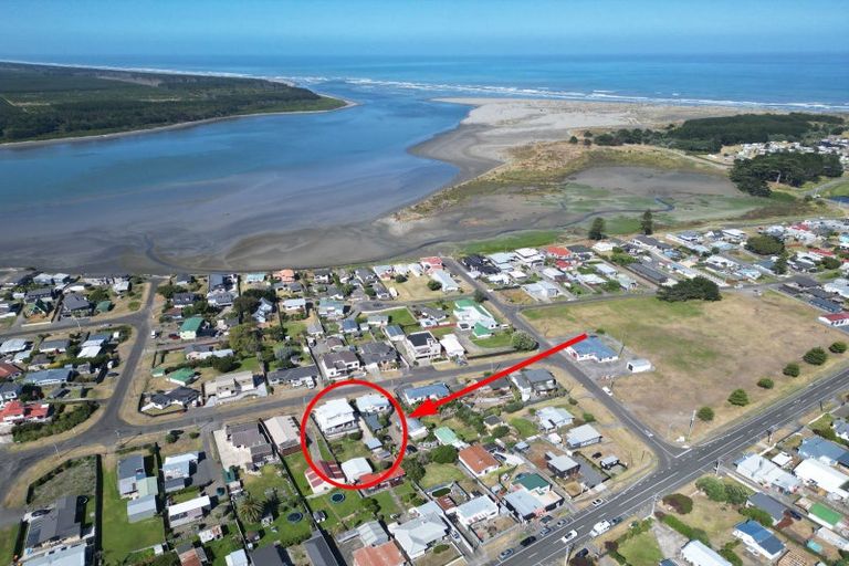 Photo of property in 9 Roore Street, Foxton Beach, Foxton, 4815