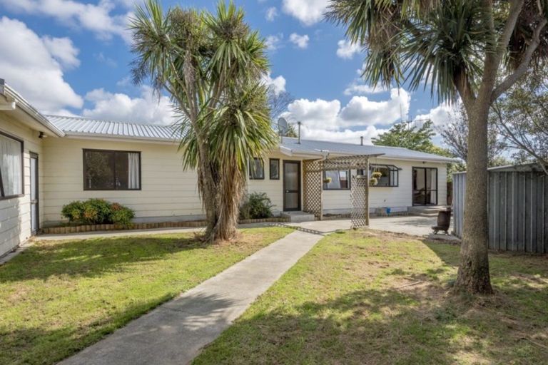 Photo of property in 7 Nikau Street, Levin, 5510