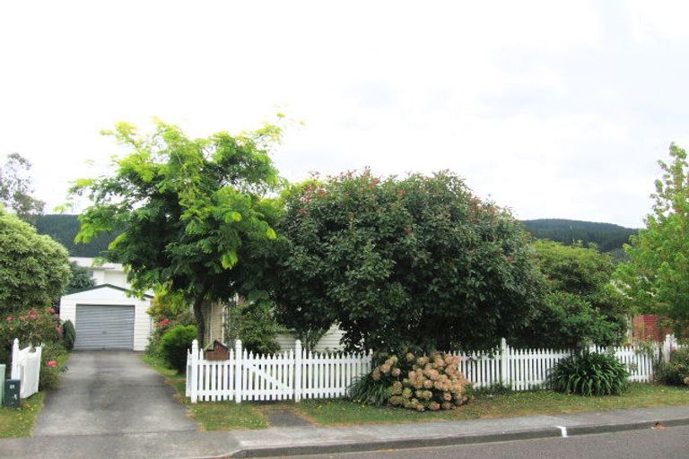 Photo of property in 15 Matuku Street, Heretaunga, Upper Hutt, 5018
