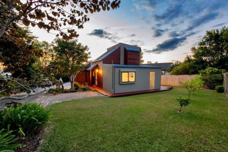 Photo of property in 1/10 Altair Place, Windsor Park, Auckland, 0632