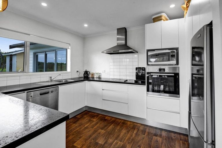 Photo of property in 2088 South Road, Okato, New Plymouth, 4374