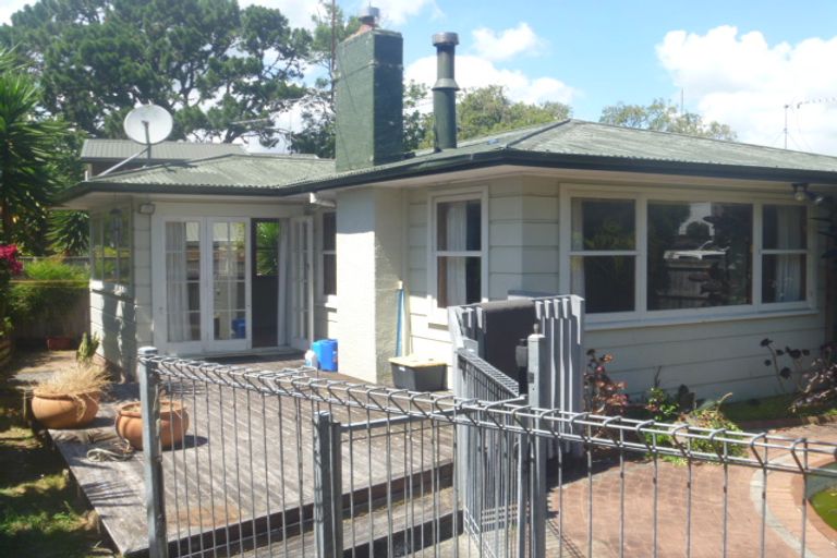 Photo of property in 15 Gills Avenue, Papakura, 2110