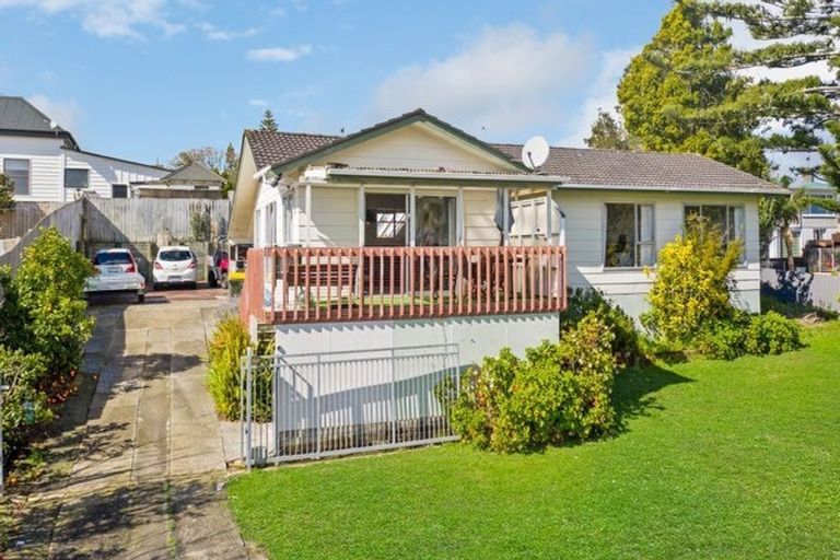 Photo of property in 19a Rodney Street, Howick, Auckland, 2014