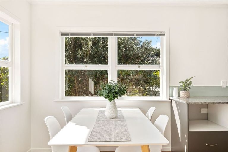 Photo of property in 2 Talavera Place, Te Atatu South, Auckland, 0602