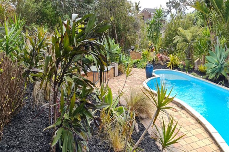 Photo of property in 43 Sharon Road, Waiake, Auckland, 0630