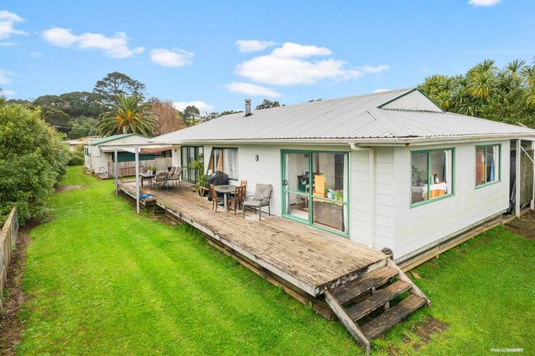 Photo of property in 10 Mackinnon Road, Manukau Heads, Waiuku, 2684